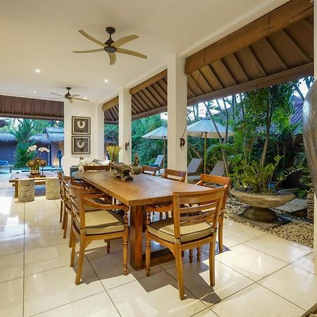 Asrina Villa'S Seminyak Exterior photo