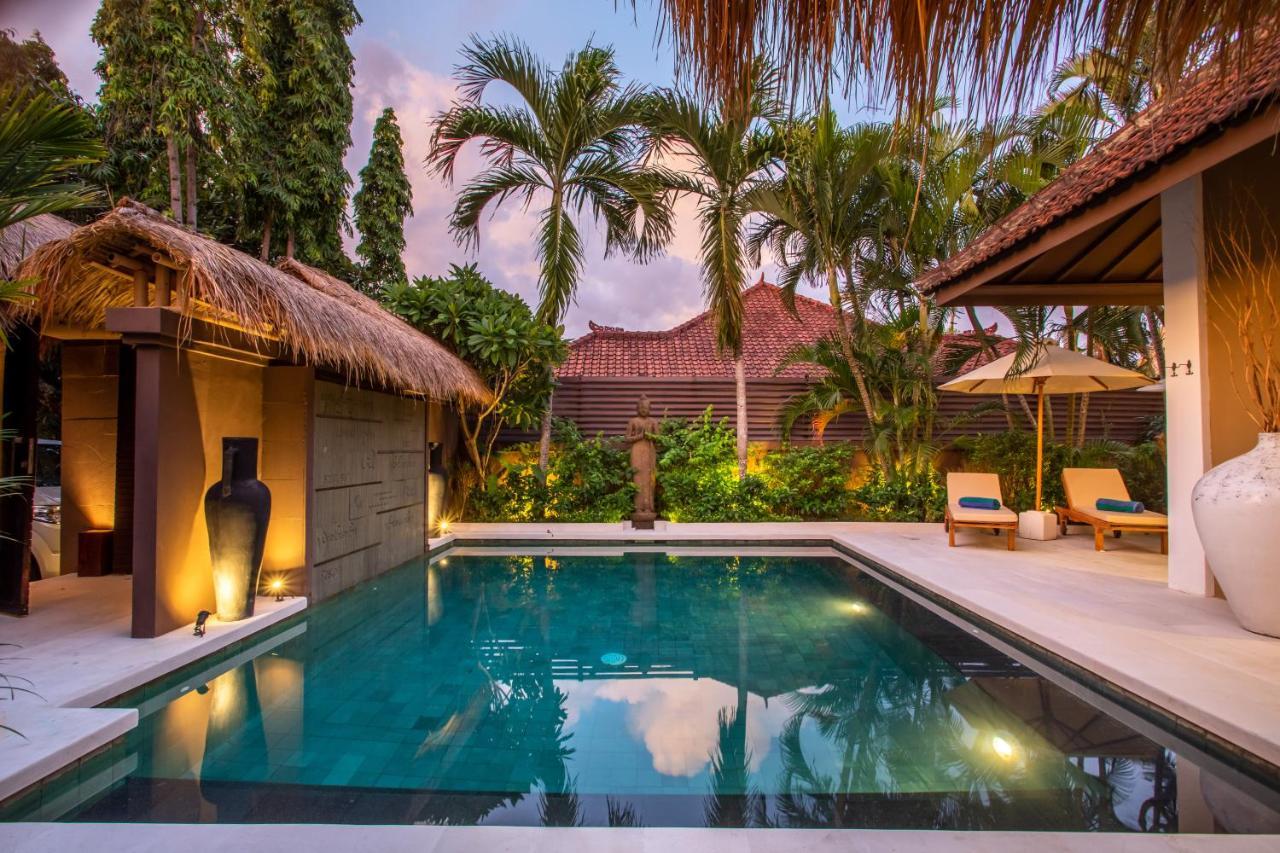 Asrina Villa'S Seminyak Exterior photo