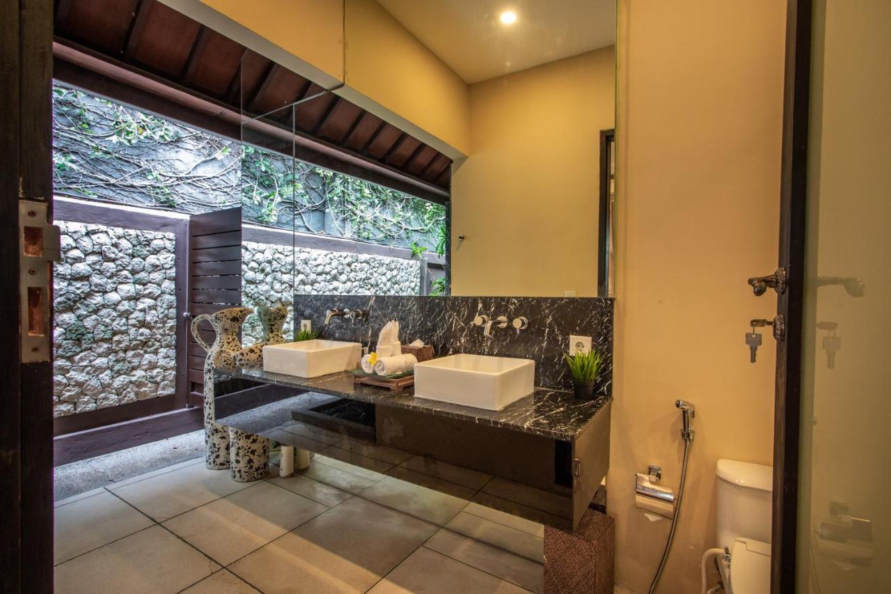 Asrina Villa'S Seminyak Exterior photo