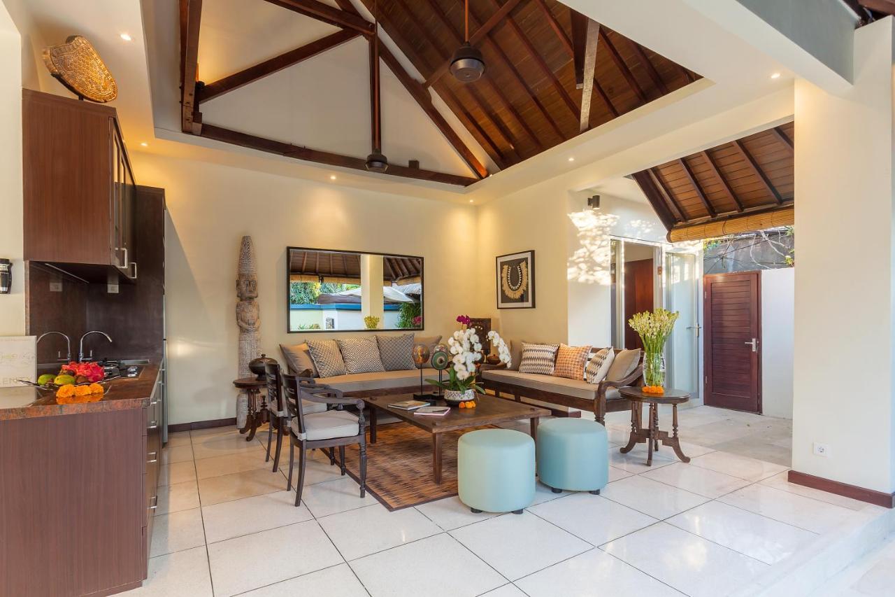 Asrina Villa'S Seminyak Exterior photo