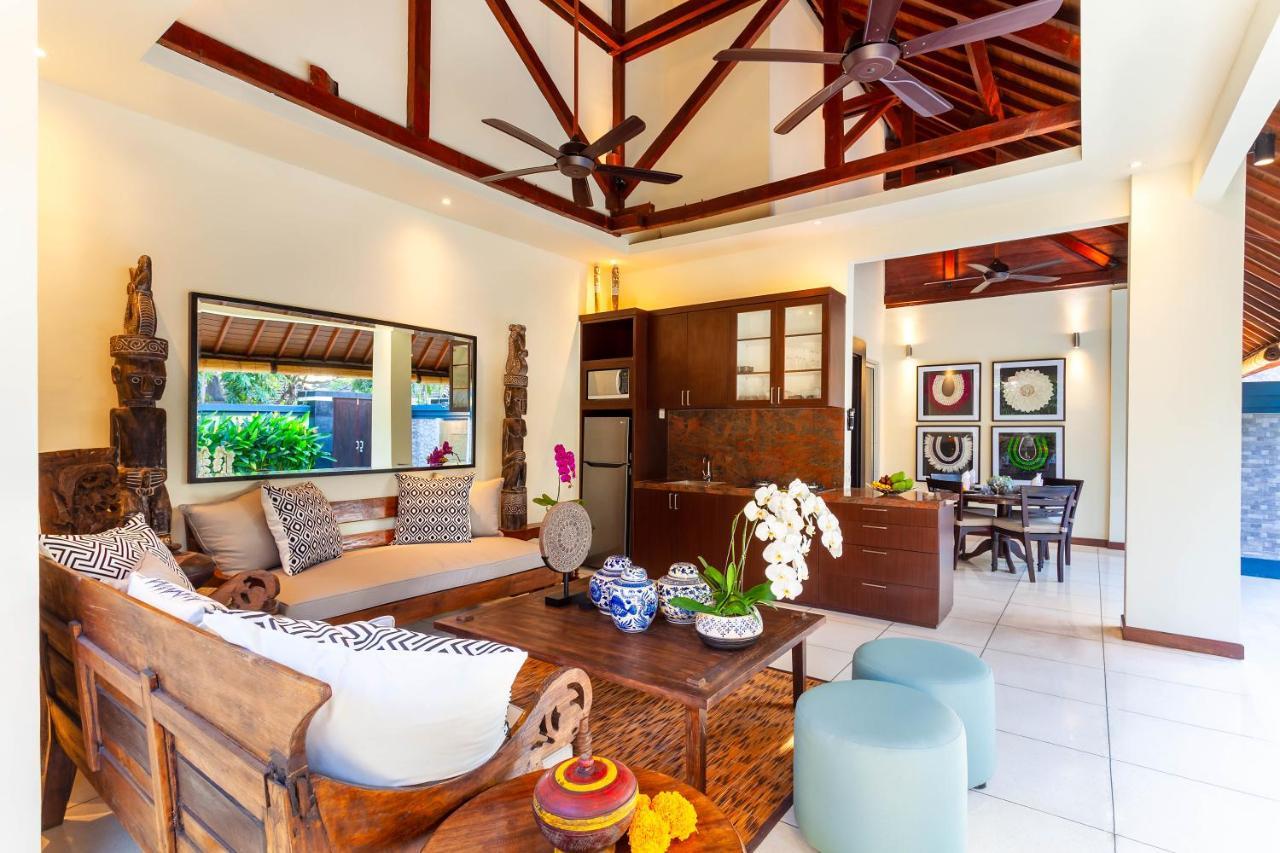Asrina Villa'S Seminyak Exterior photo