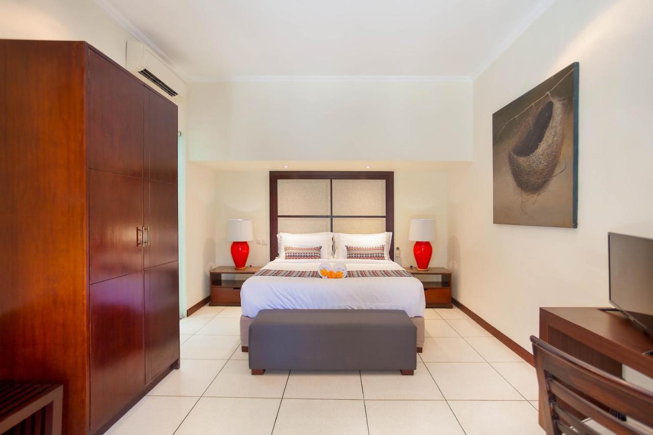 Asrina Villa'S Seminyak Exterior photo