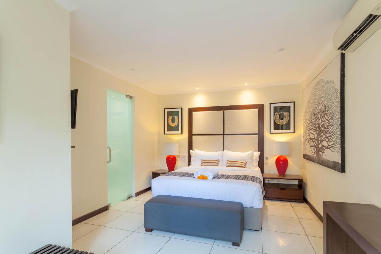 Asrina Villa'S Seminyak Exterior photo