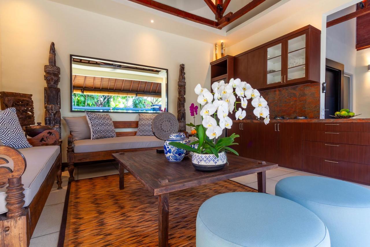 Asrina Villa'S Seminyak Exterior photo