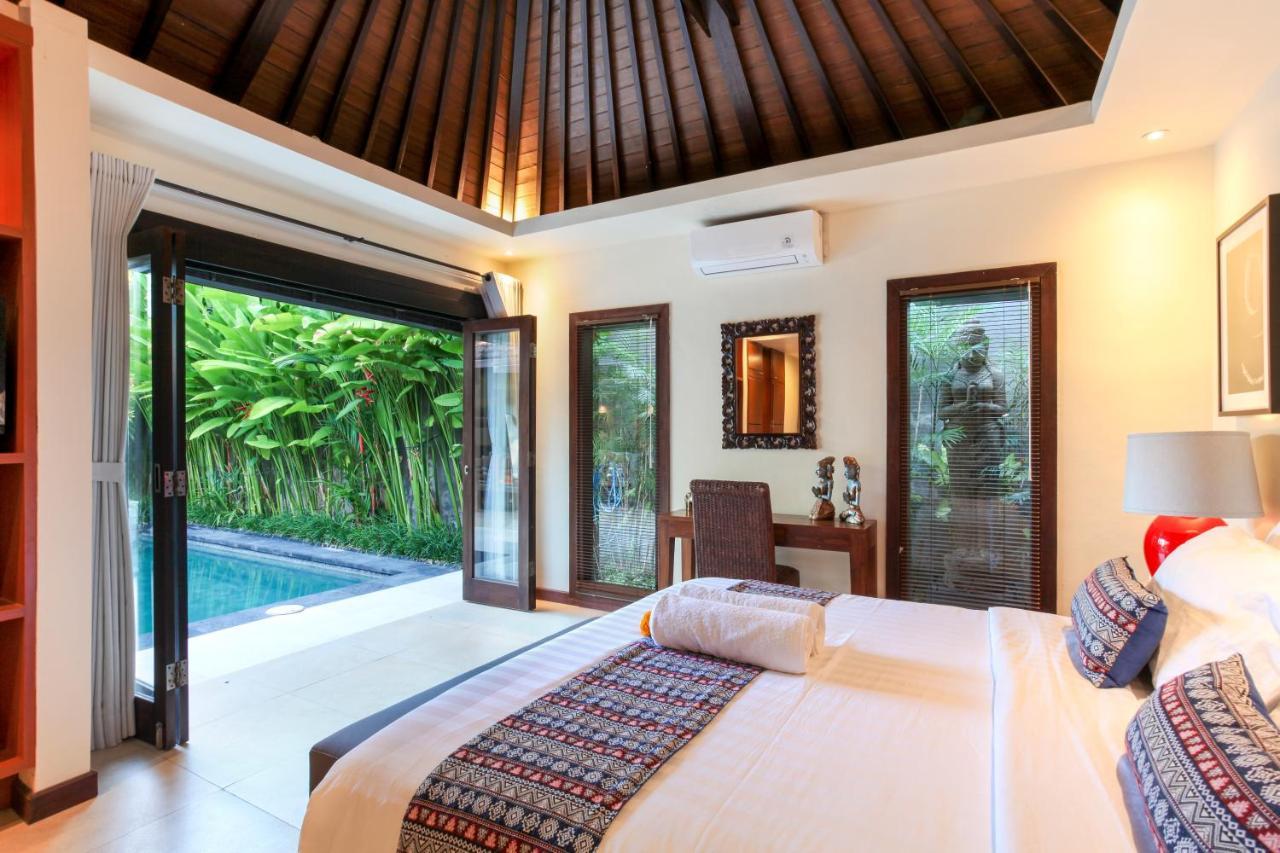 Asrina Villa'S Seminyak Exterior photo