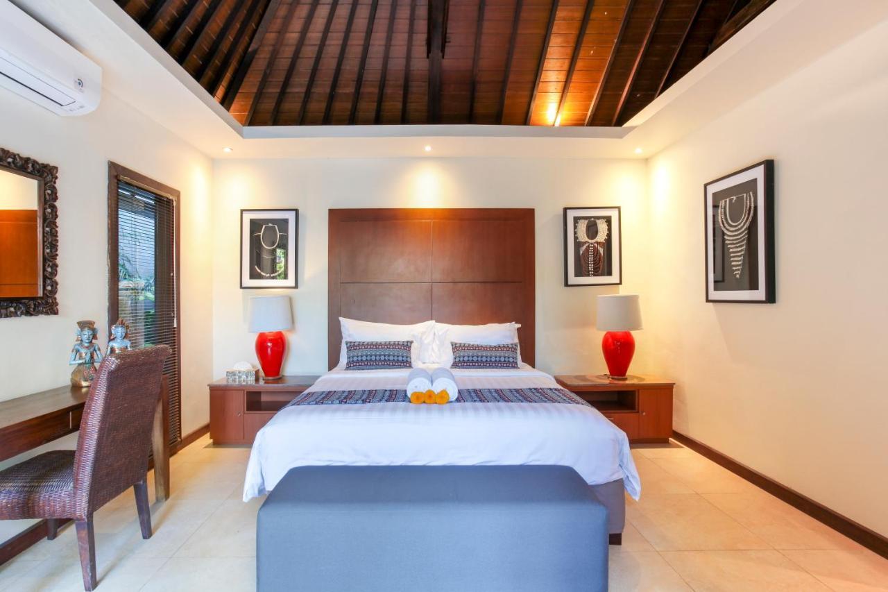 Asrina Villa'S Seminyak Exterior photo