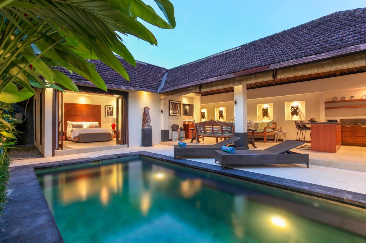 Asrina Villa'S Seminyak Exterior photo