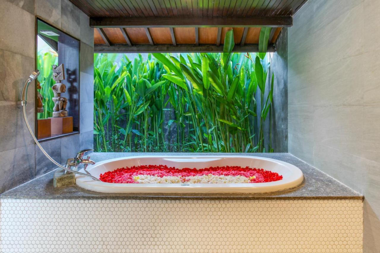 Asrina Villa'S Seminyak Exterior photo