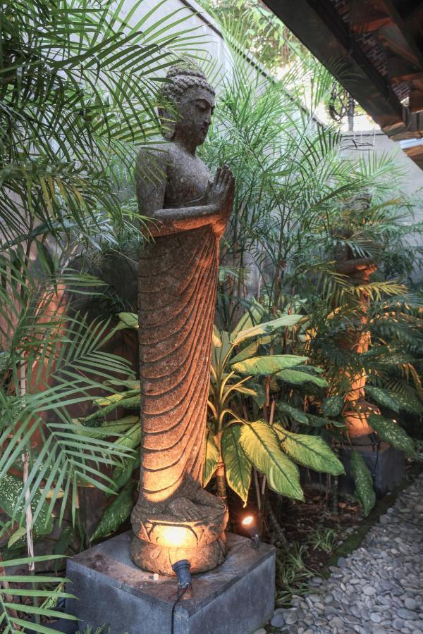 Asrina Villa'S Seminyak Exterior photo