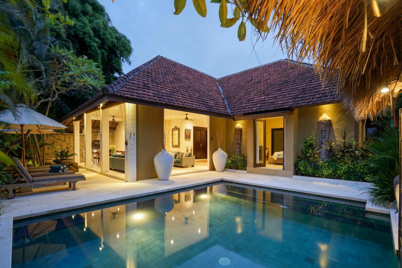 Asrina Villa'S Seminyak Exterior photo