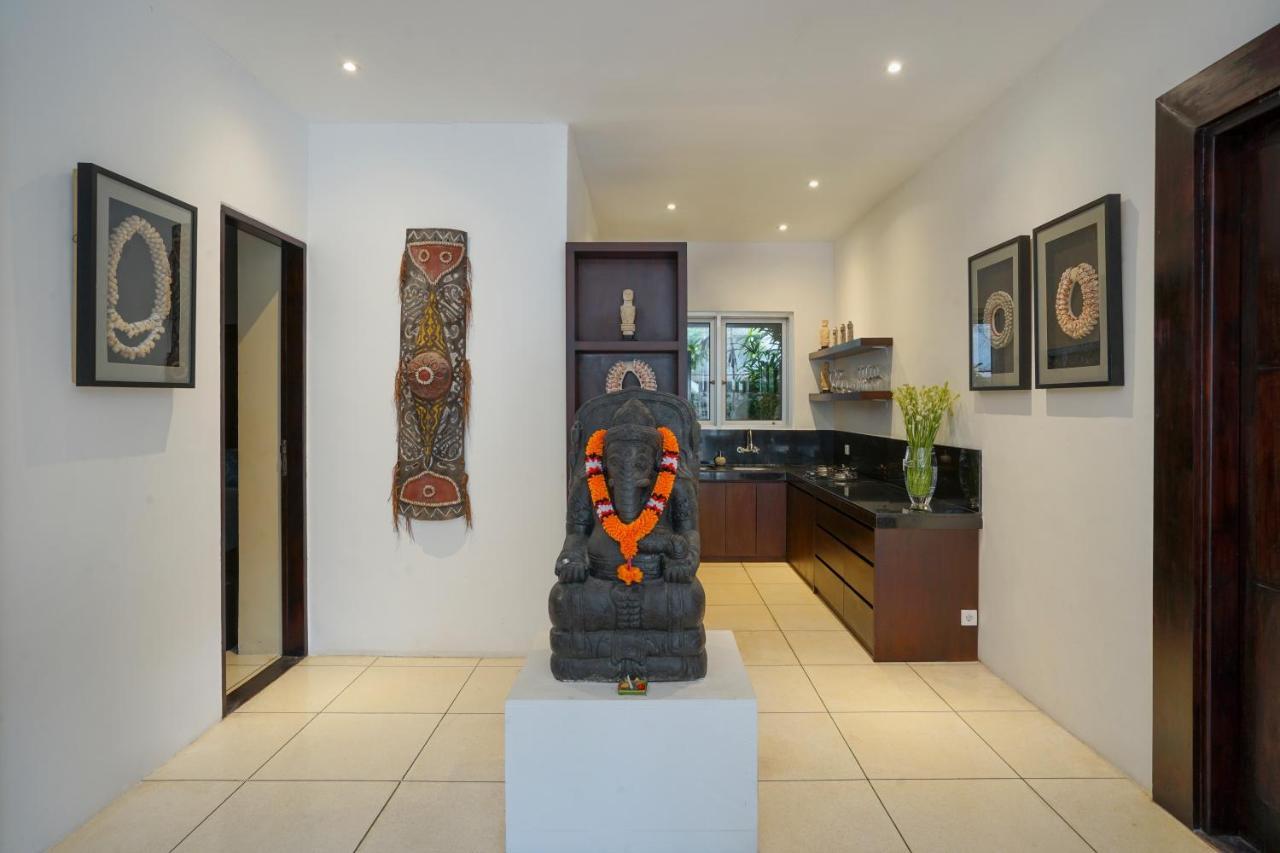 Asrina Villa'S Seminyak Exterior photo