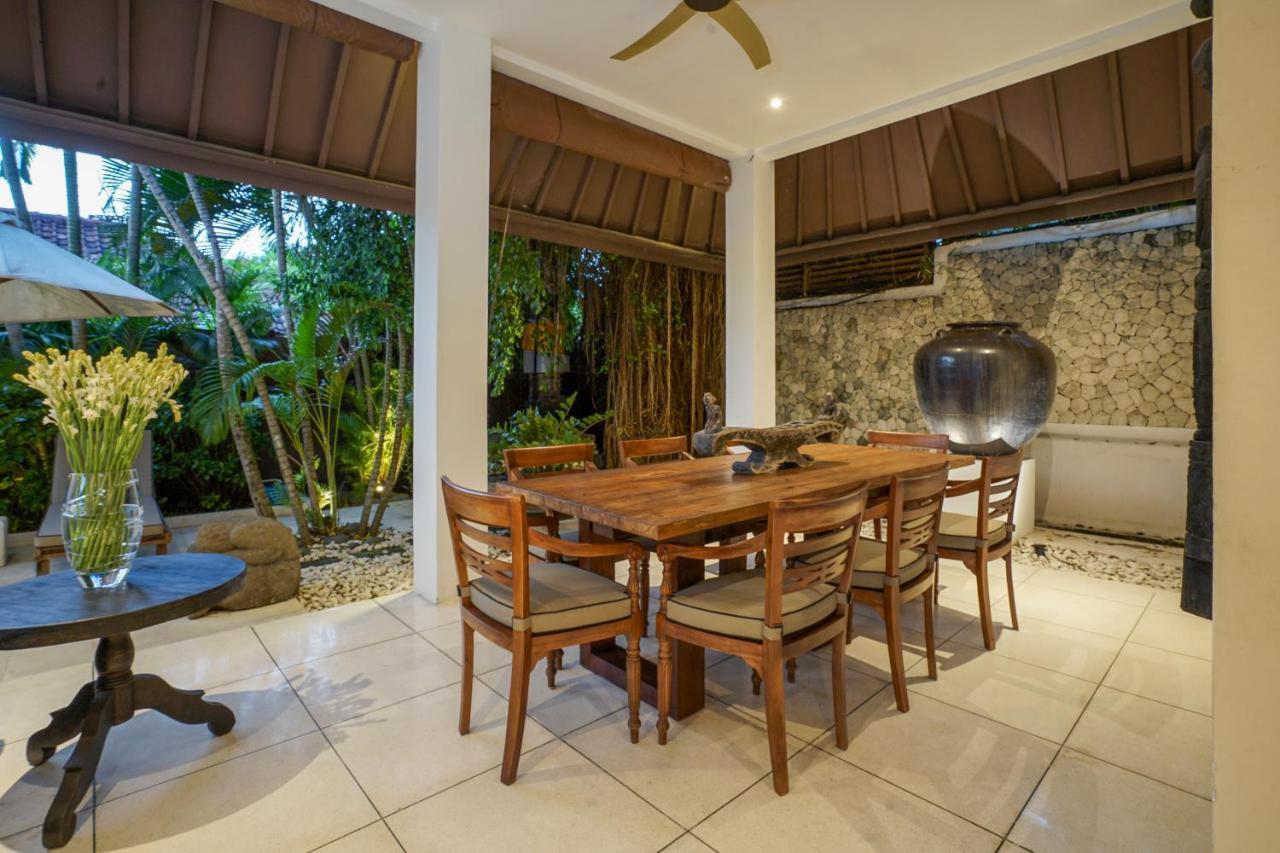 Asrina Villa'S Seminyak Exterior photo